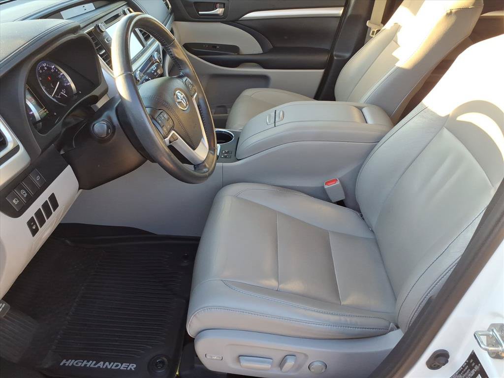 Used 2019 Toyota Highlander XLE AWD/4WD image 5