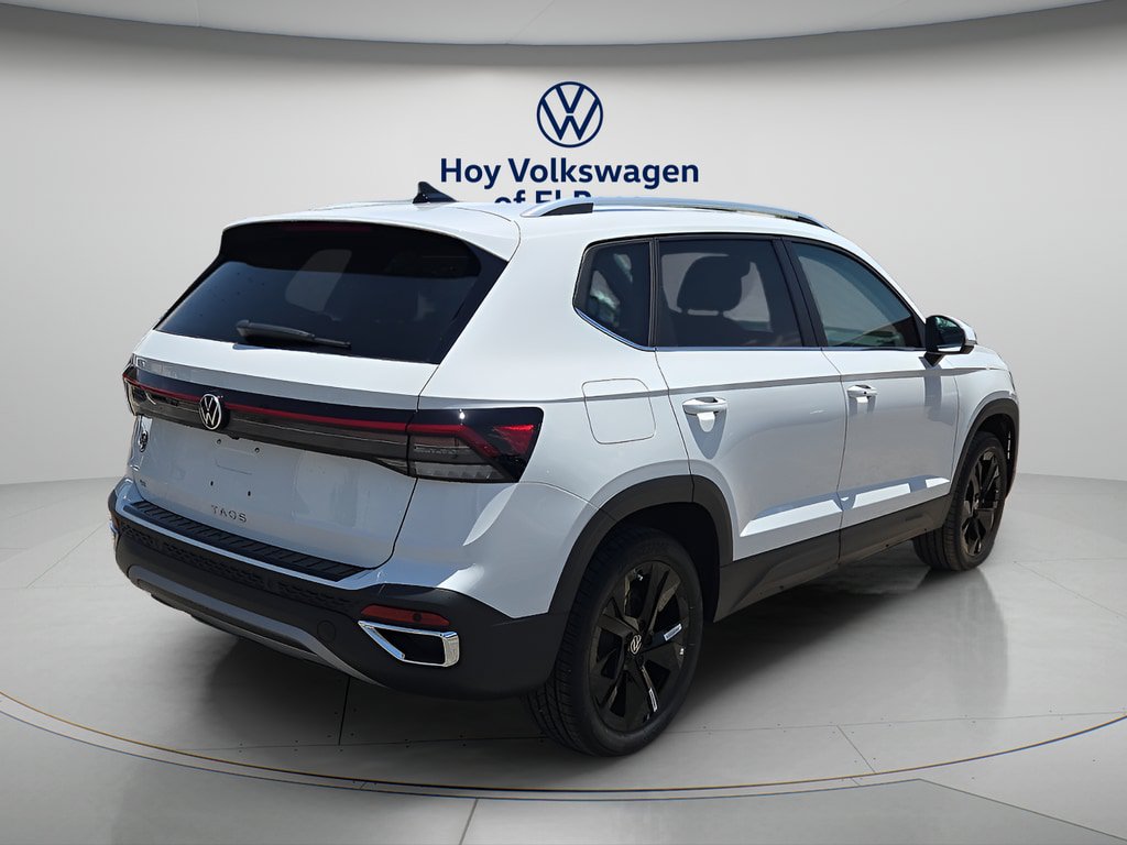 New 2026 Volkswagen Taos SE FWD image 3