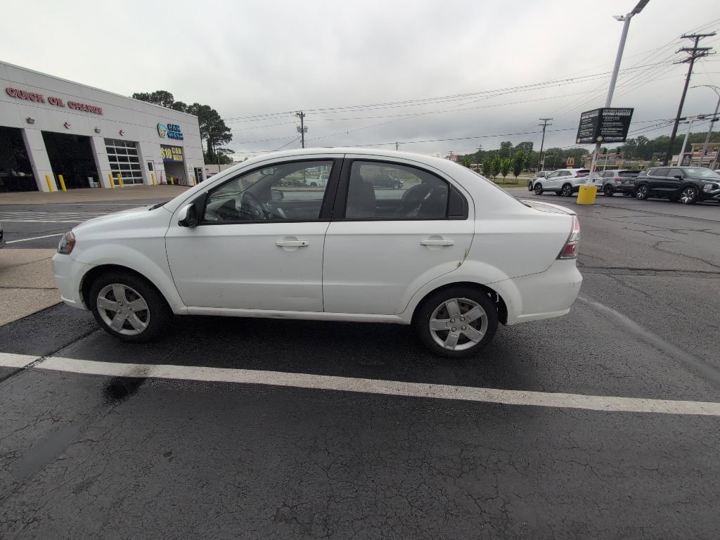 Used 2011 Chevrolet Aveo LT FWD image 1