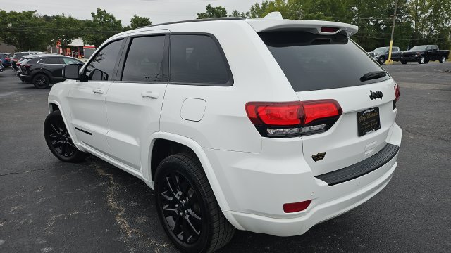 Used 2020 Jeep Grand Cherokee Altitude RWD image 17