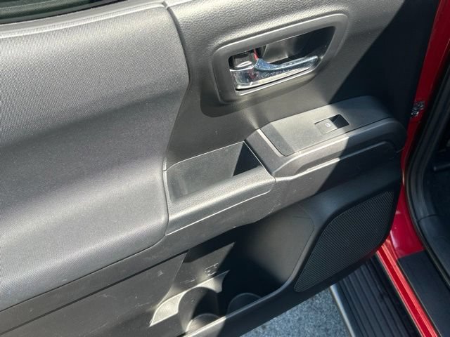 Used 2019 Toyota Tacoma TRD Sport AWD/4WD image 41