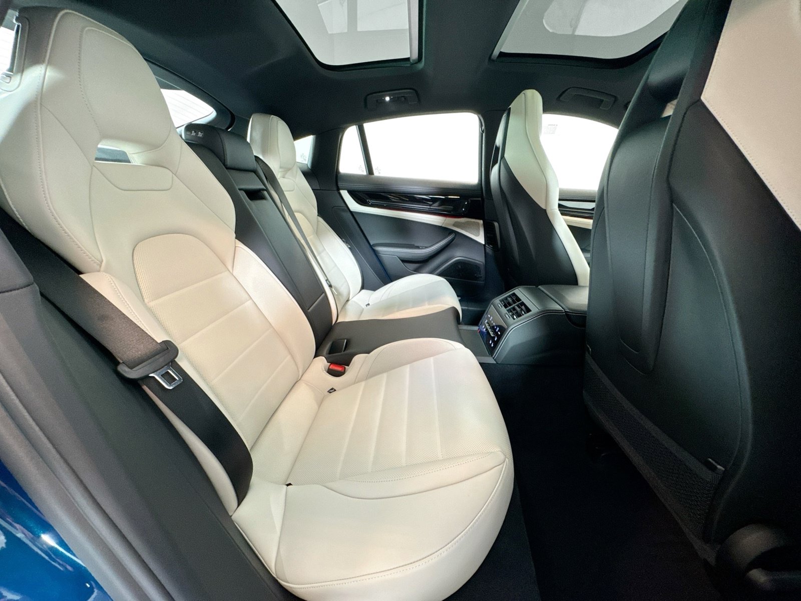 New 2026 Porsche Panamera 4 AWD/4WD image 23