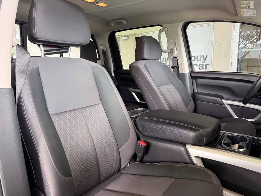 Used 2021 Nissan Titan SV w/ SV Convenience Package RWD image 27