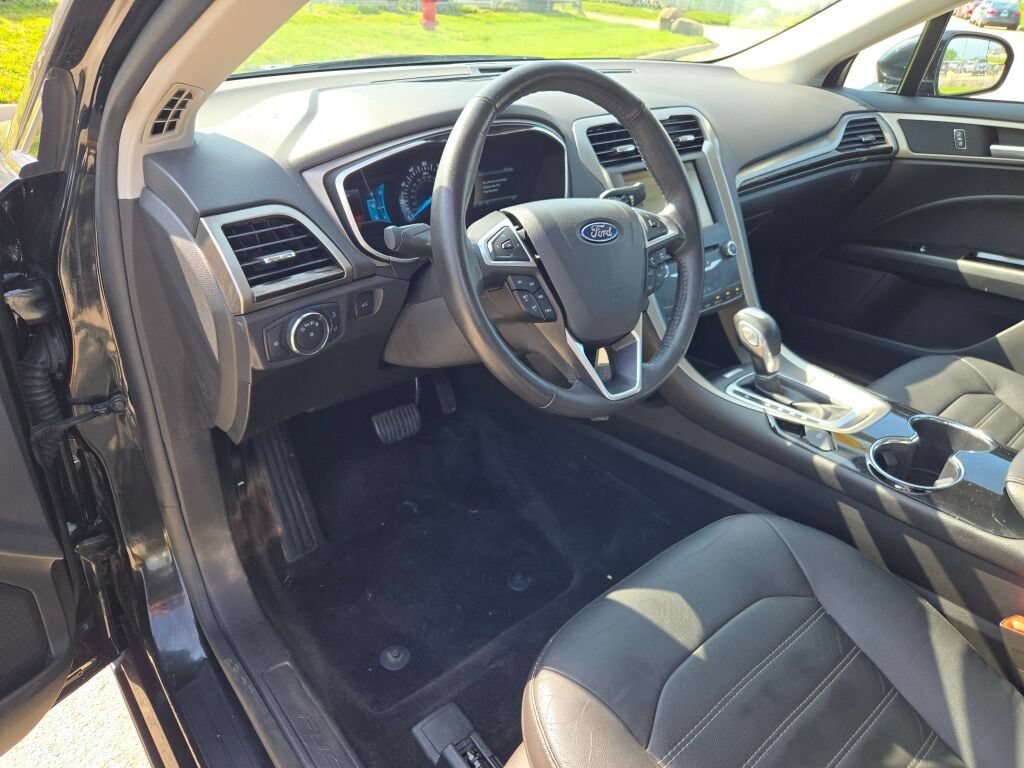 Used 2014 Ford Fusion SE w/ Equipment Group 202A FWD image 19