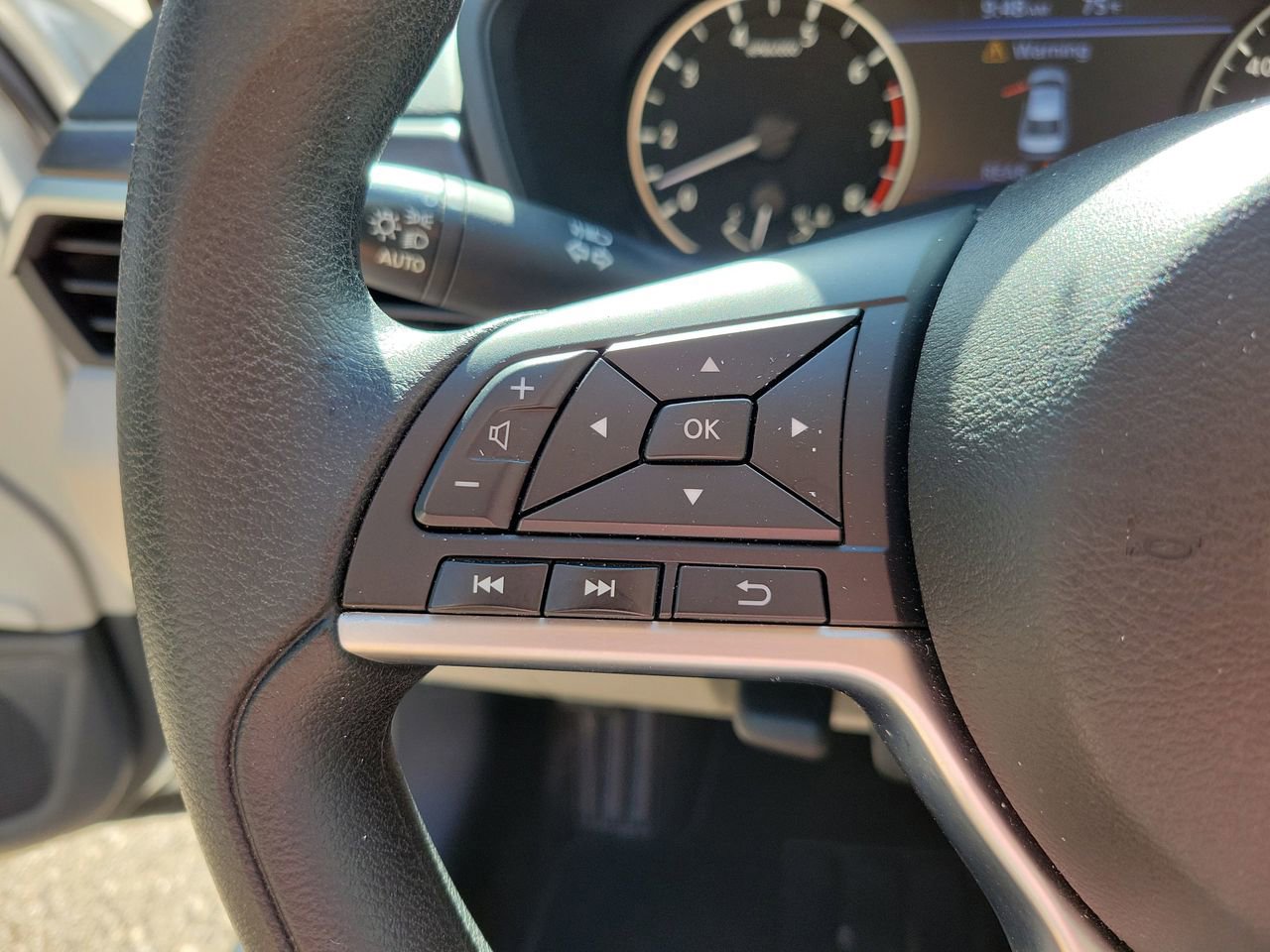Used 2025 Nissan Altima 2.5 SV FWD image 18