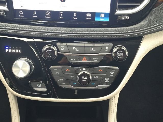 Used 2024 Chrysler Pacifica Limited image 41