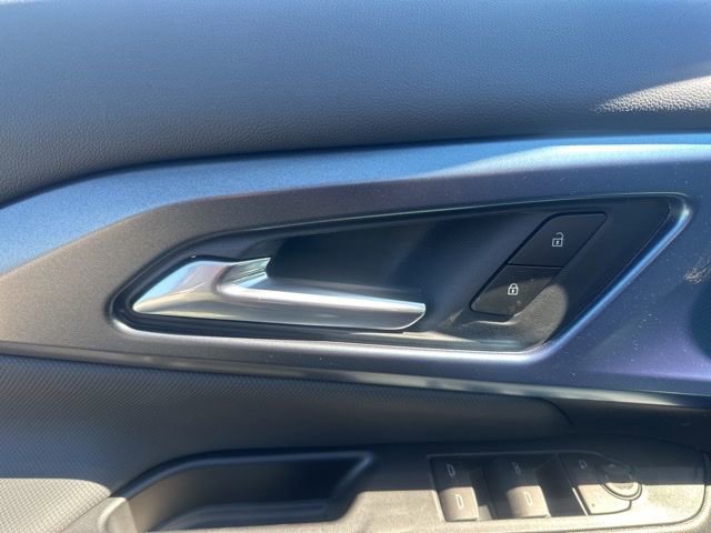 New 2026 Chevrolet Equinox EV LT image 12