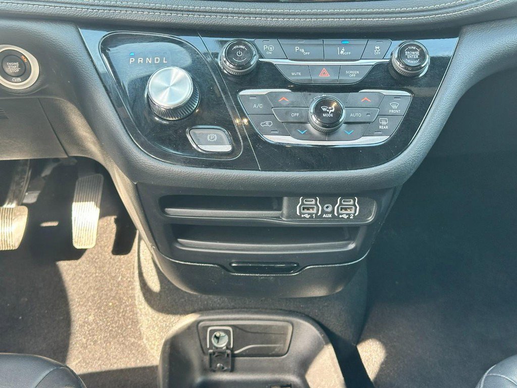 Used 2024 Chrysler Pacifica Limited image 15