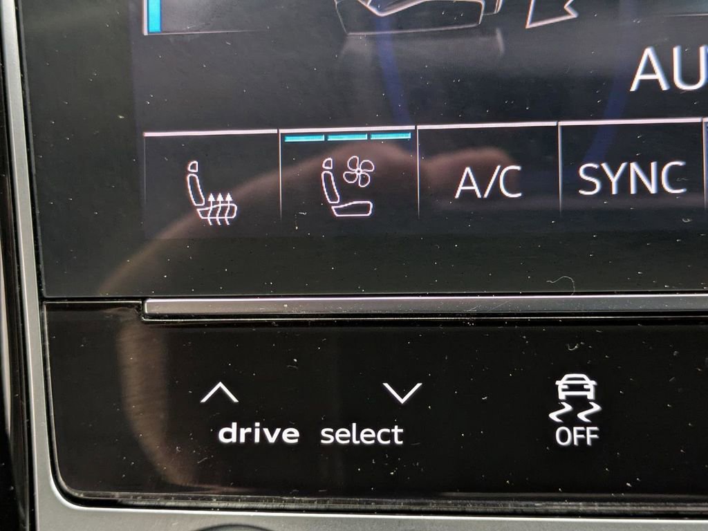 Used 2021 Audi A8 L 3.0T w/ Executive Plus Package image 9