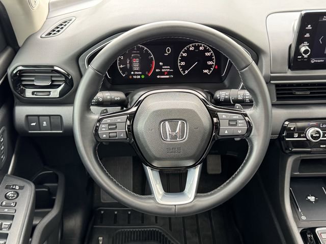 Used 2025 Honda Pilot Touring image 14