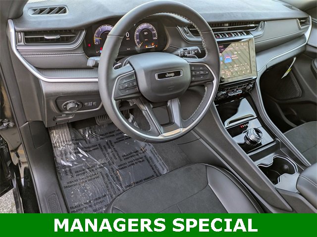 New 2025 Jeep Grand Cherokee Altitude image 10