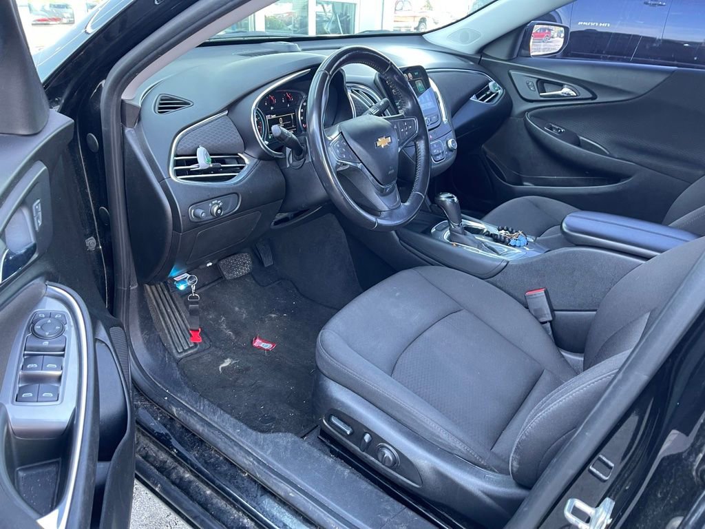 Used 2018 Chevrolet Malibu LT w/ Redline Edition image 5