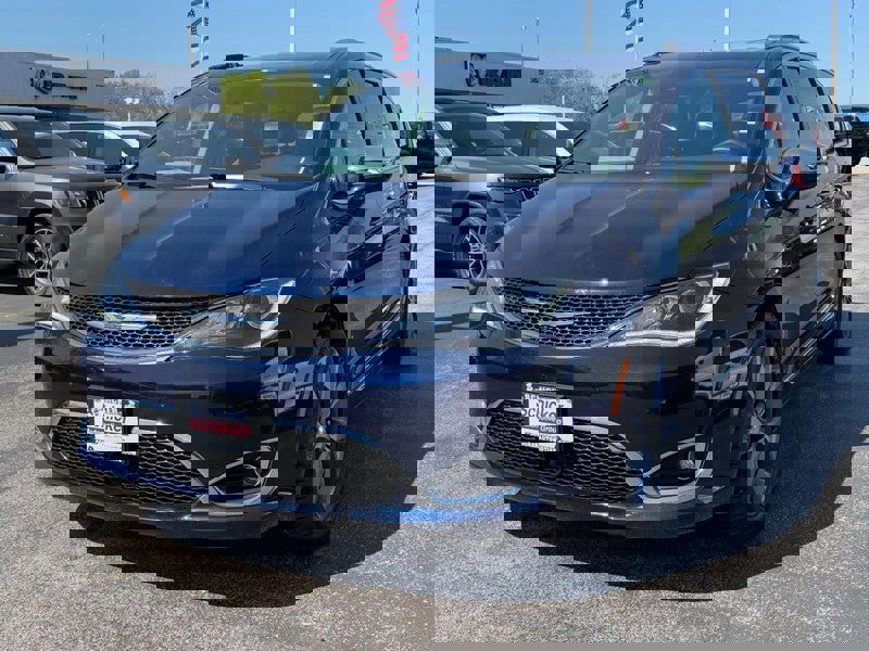 Used 2019 Chrysler Pacifica Limited w/ Tire & Wheel Group image 8