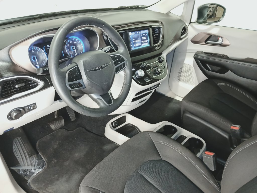 Used 2024 Chrysler Voyager LX FWD image 16