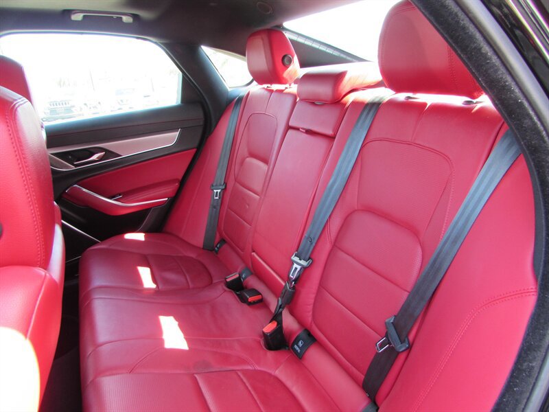 Used 2021 Jaguar XF R-Dynamic SE AWD/4WD image 25