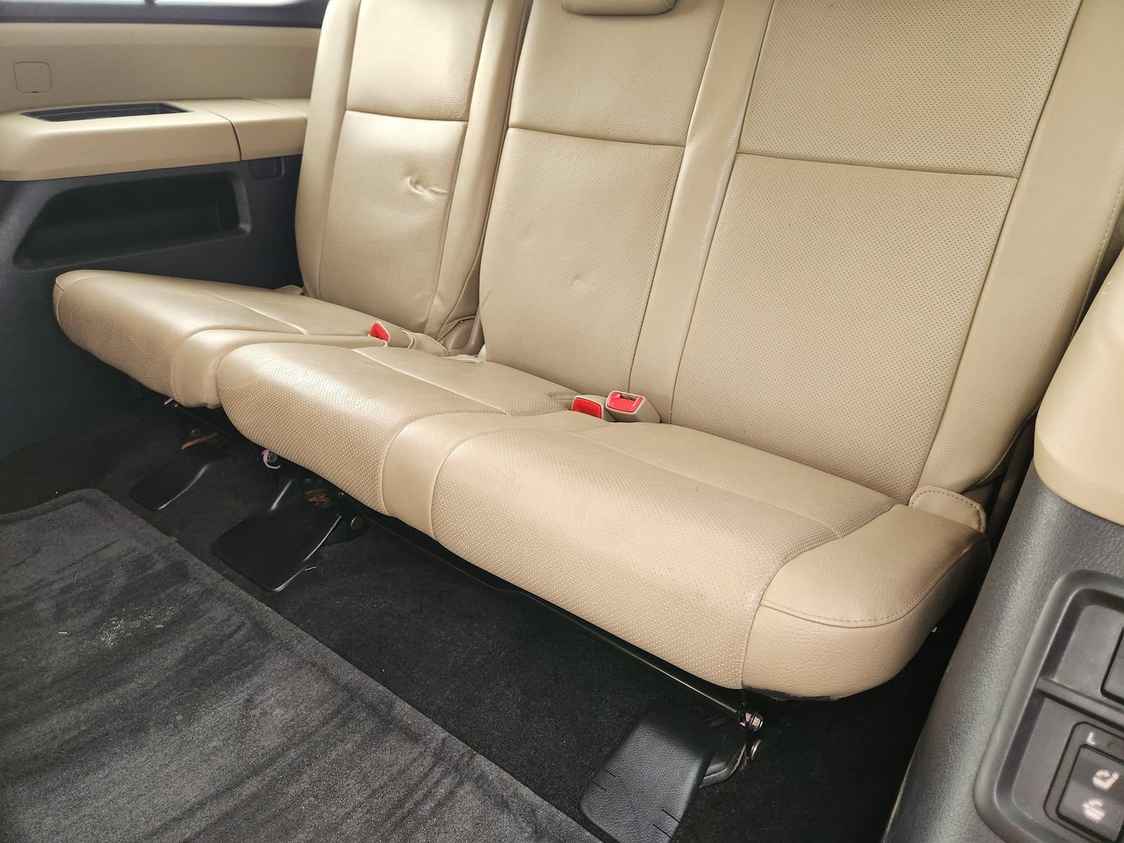 Used 2016 Toyota Sequoia Platinum RWD image 29