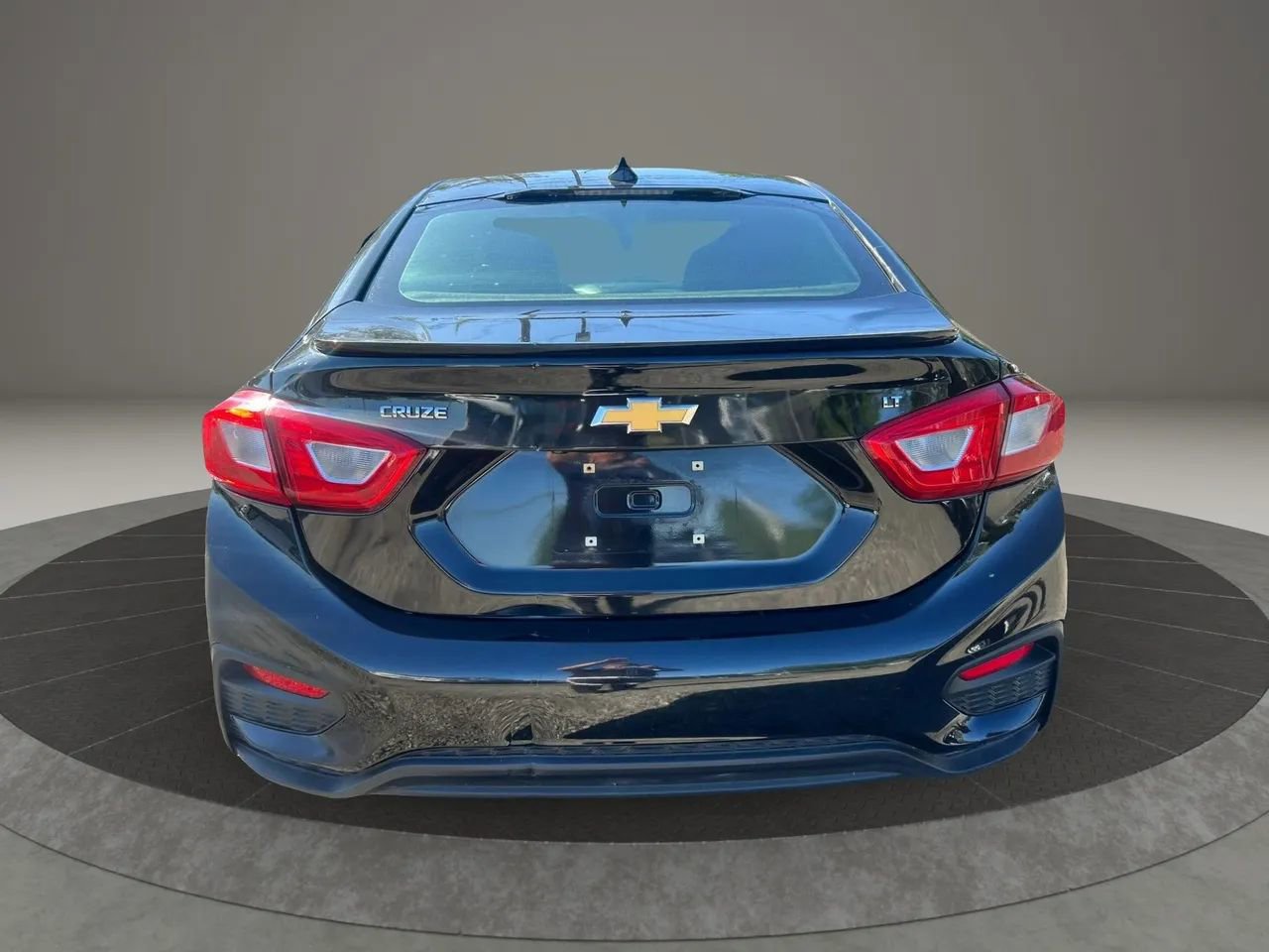 Used 2017 Chevrolet Cruze LT w/ Convenience Package FWD image 7