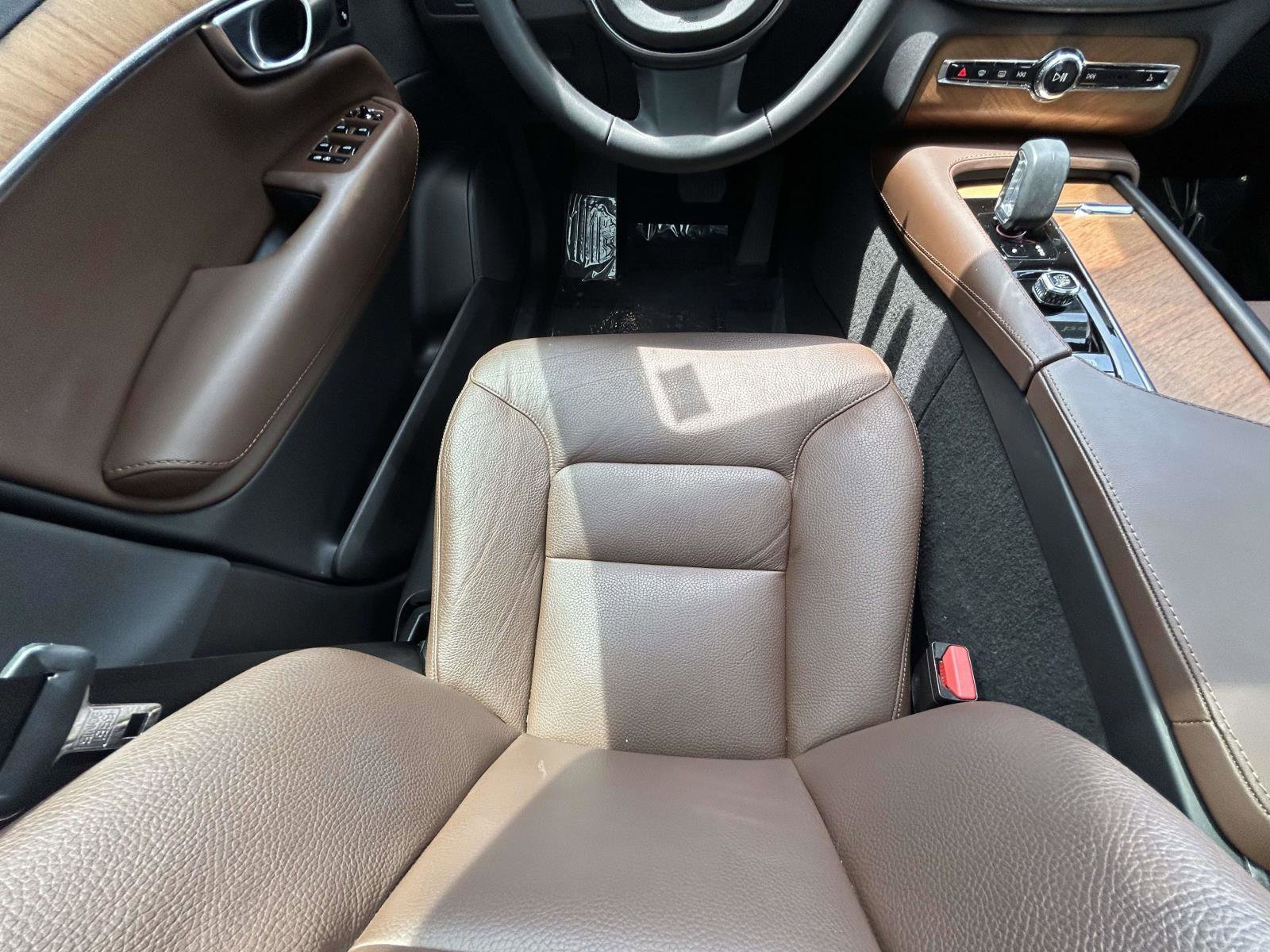 Certified 2023 Volvo XC90 B6 Plus AWD/4WD image 12