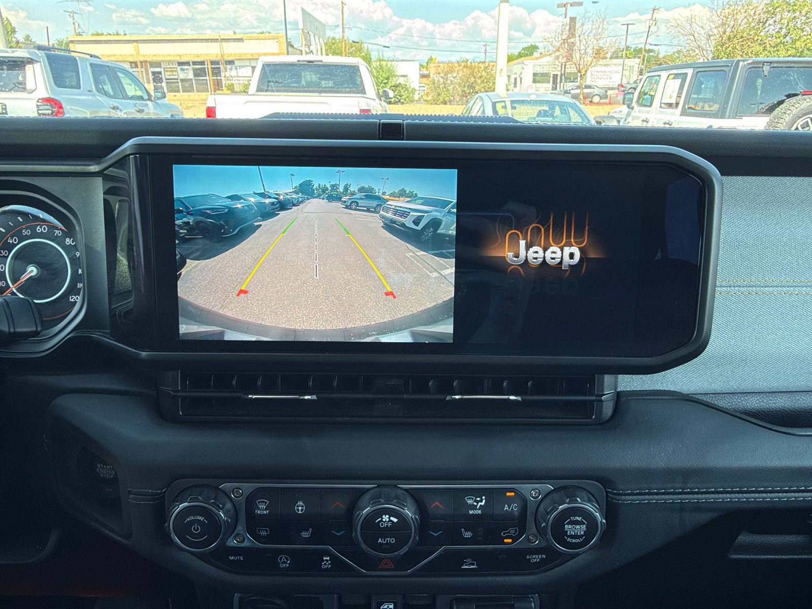 Used 2025 Jeep Wrangler Unlimited Sahara AWD/4WD image 23