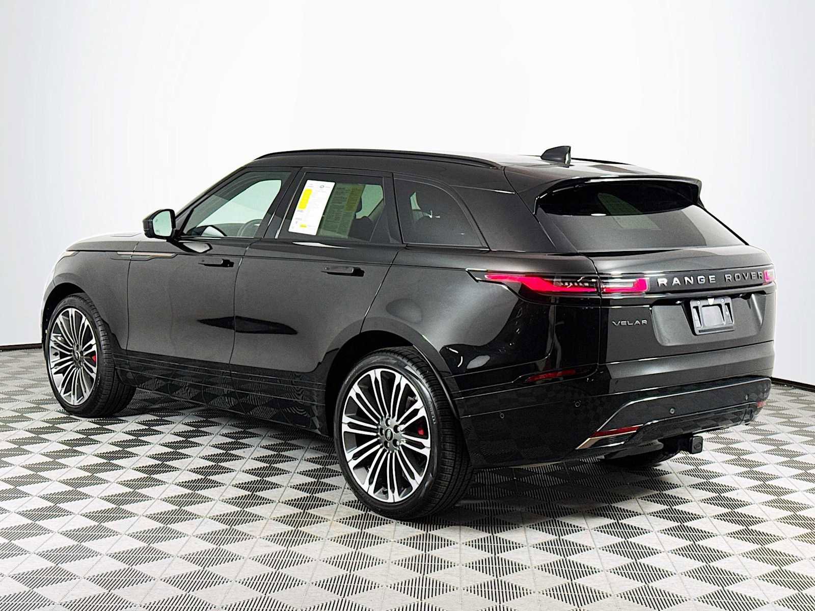 Used 2025 Land Rover Range Rover Velar Dynamic SE image 7