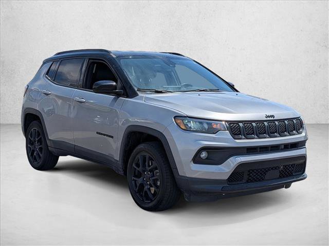 Used 2023 Jeep Compass Latitude AWD/4WD image 3