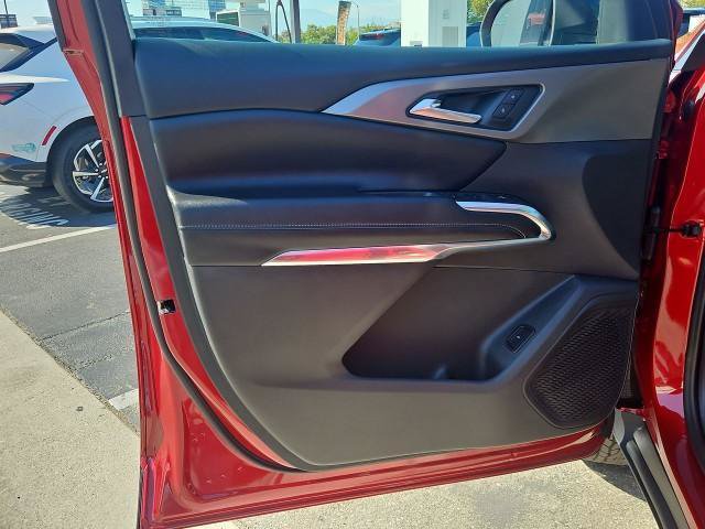 New 2027 Chevrolet Traverse LT w/ Sun and Wheel Package FWD image 23