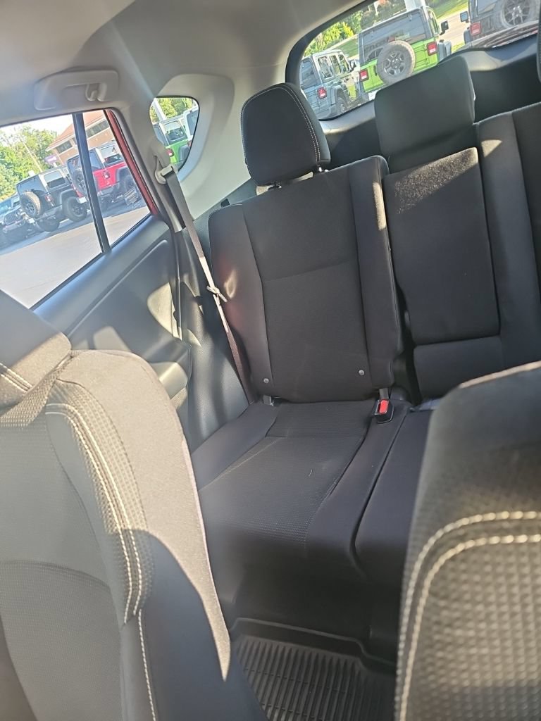 Used 2017 Toyota RAV4 XLE AWD/4WD image 17