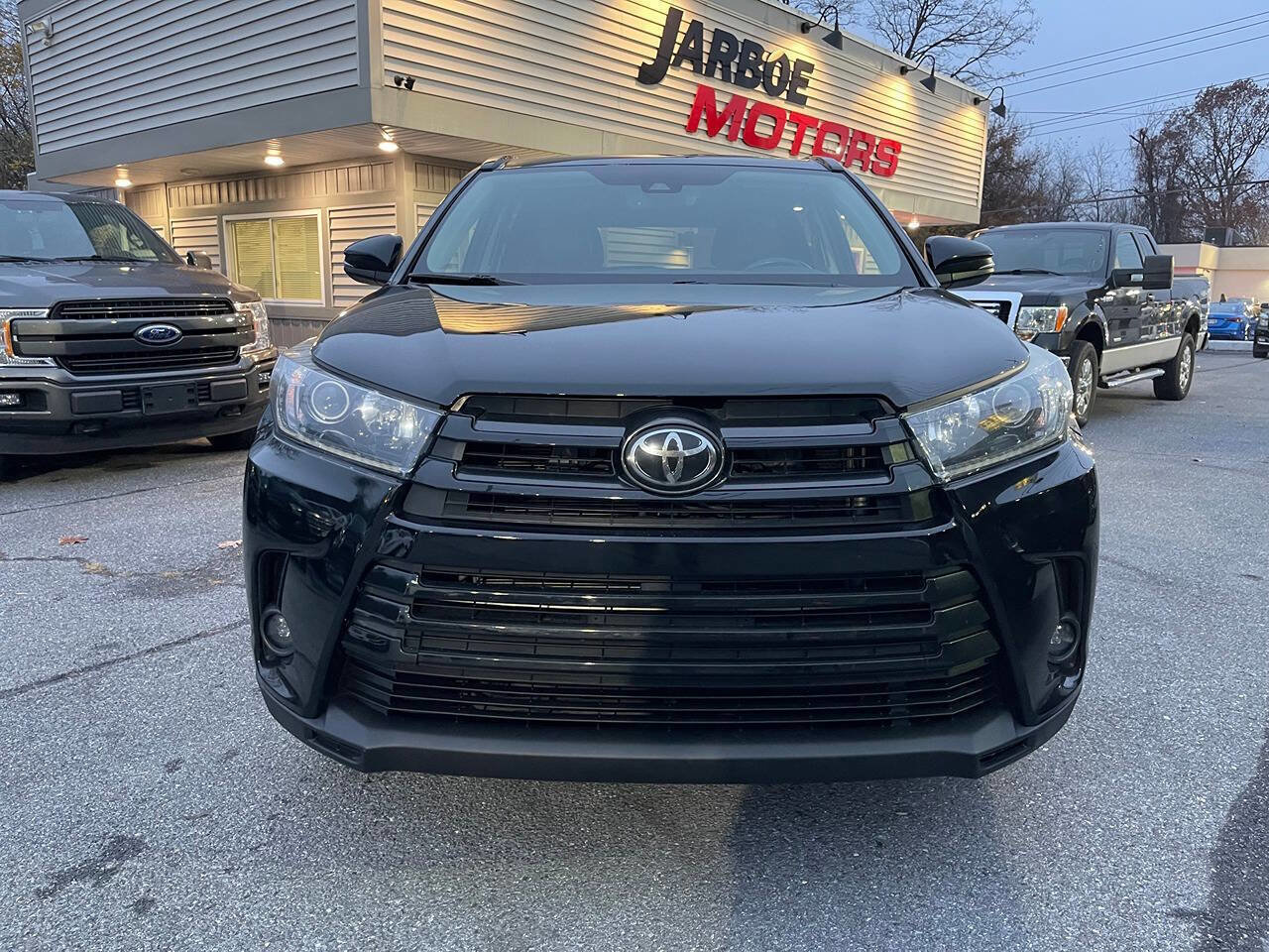 Used 2019 Toyota Highlander SE AWD/4WD image 2