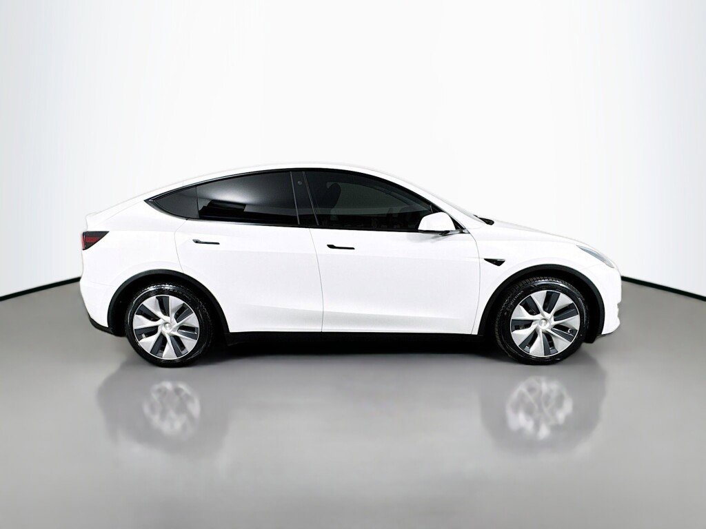 Used 2021 Tesla Model Y Long Range AWD/4WD image 6