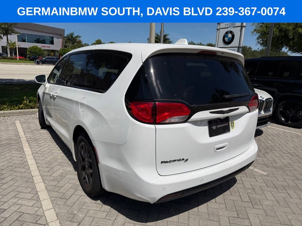 Used 2019 Chrysler Pacifica Touring Plus w/ Advanced Safetytec Group FWD image 11