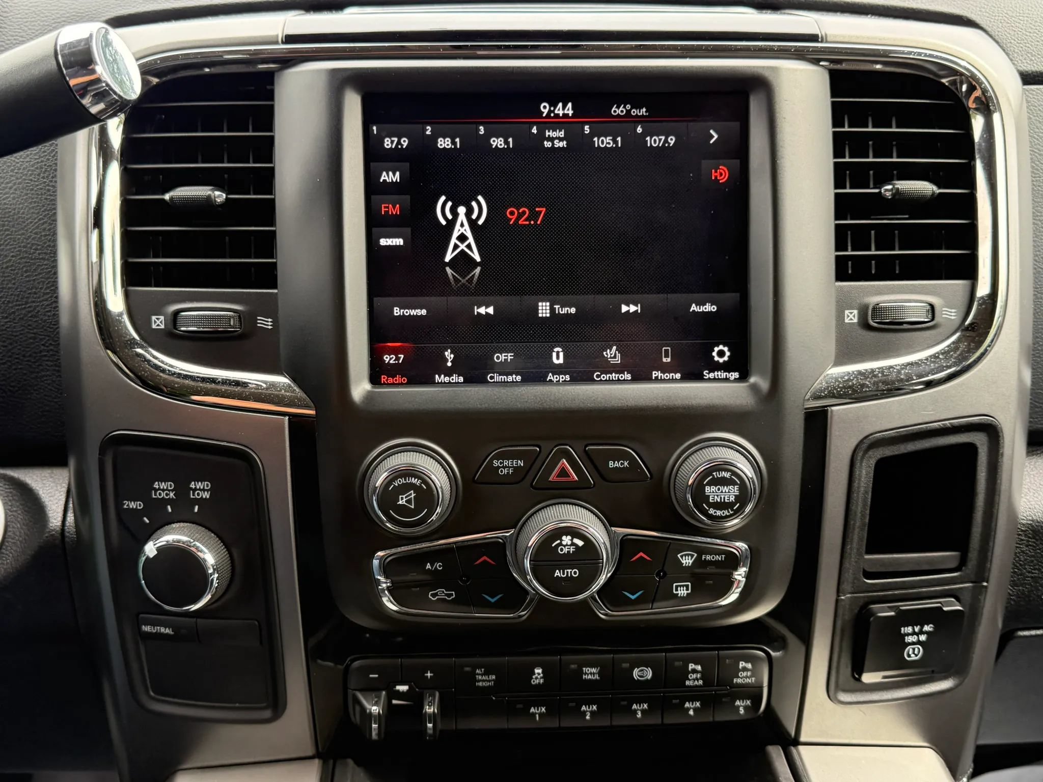 Used 2018 RAM 2500 Laramie w/ Sport Appearance Group AWD/4WD image 15