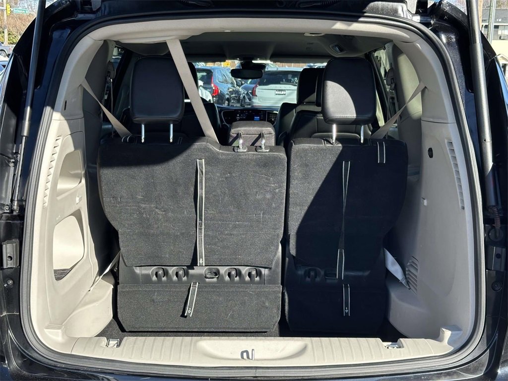 Used 2024 Chrysler Pacifica Touring-L image 14