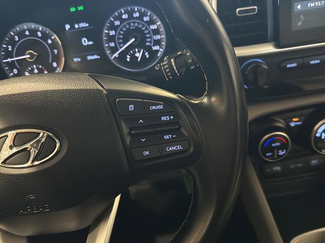 Used 2022 Hyundai Venue SEL image 28