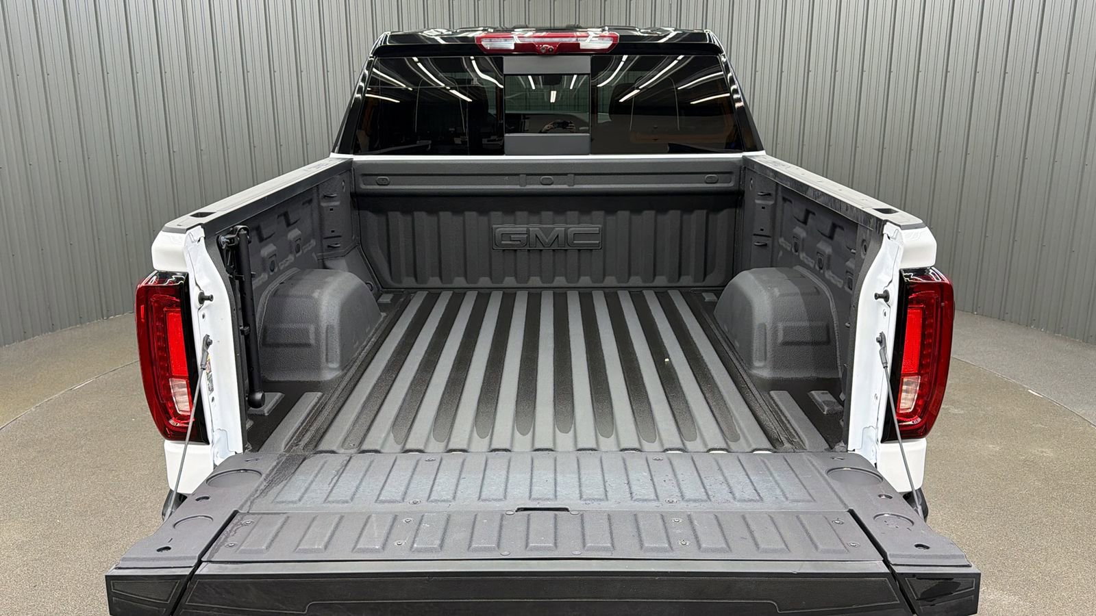 Used 2025 GMC Sierra 1500 AT4X image 17