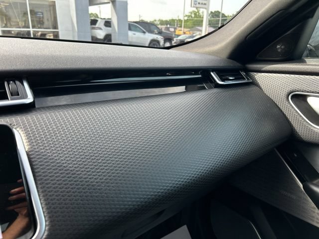Used 2019 Land Rover Range Rover Velar R-Dynamic SE AWD/4WD image 48