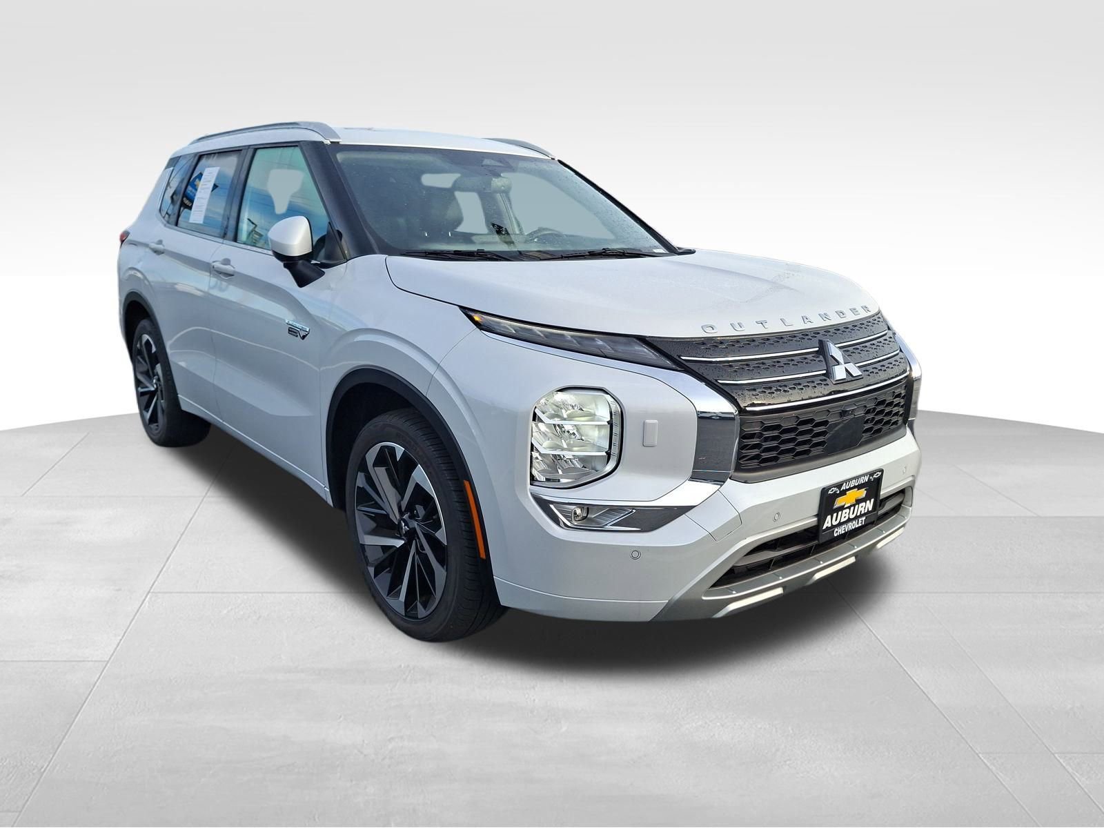 Used 2023 Mitsubishi Outlander SEL image 1