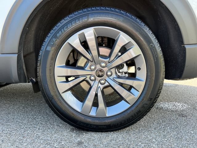 Certified 2024 Ford Explorer XLT w/ Equipment Group 202A AWD/4WD image 15