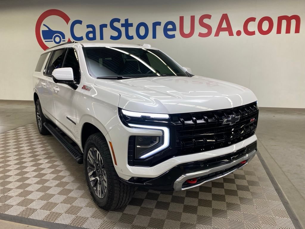 Used 2025 Chevrolet Suburban Z71 AWD/4WD image 2