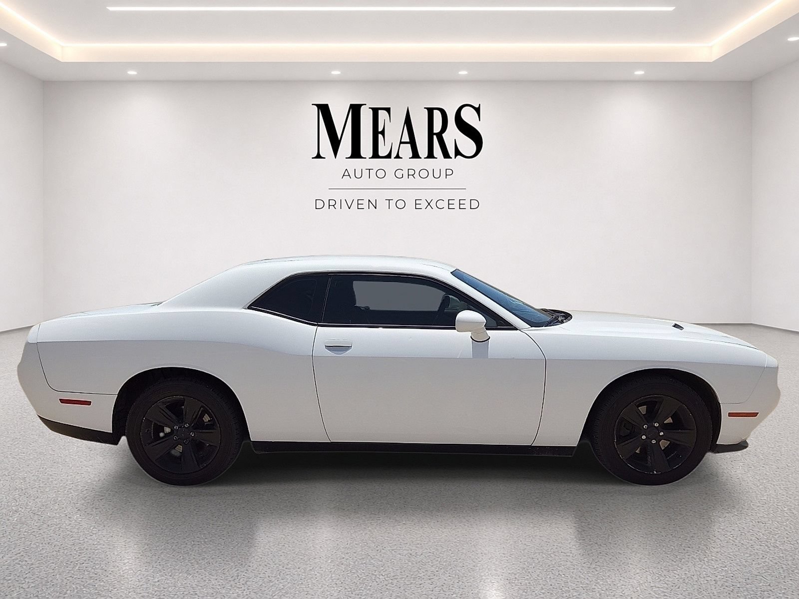 Used 2016 Dodge Challenger SXT RWD image 6