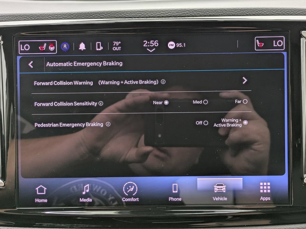 Used 2024 Chrysler Pacifica Touring-L FWD image 9