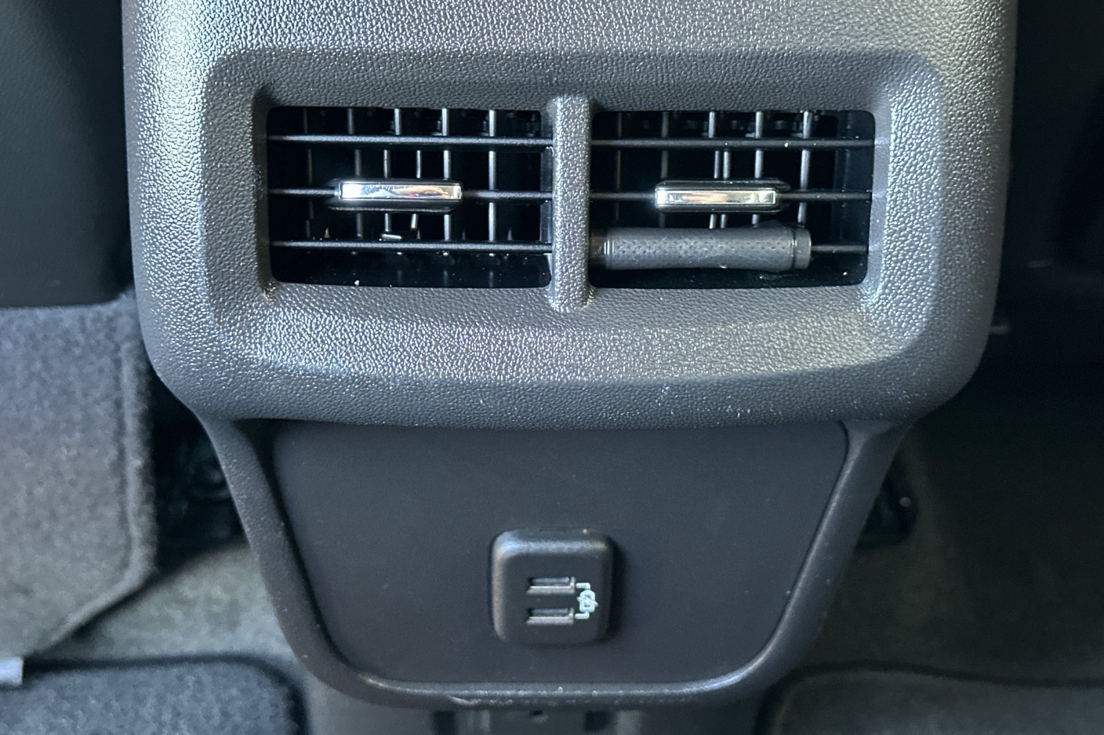 Used 2024 GMC Terrain SLT w/ Elevation Edition FWD image 15