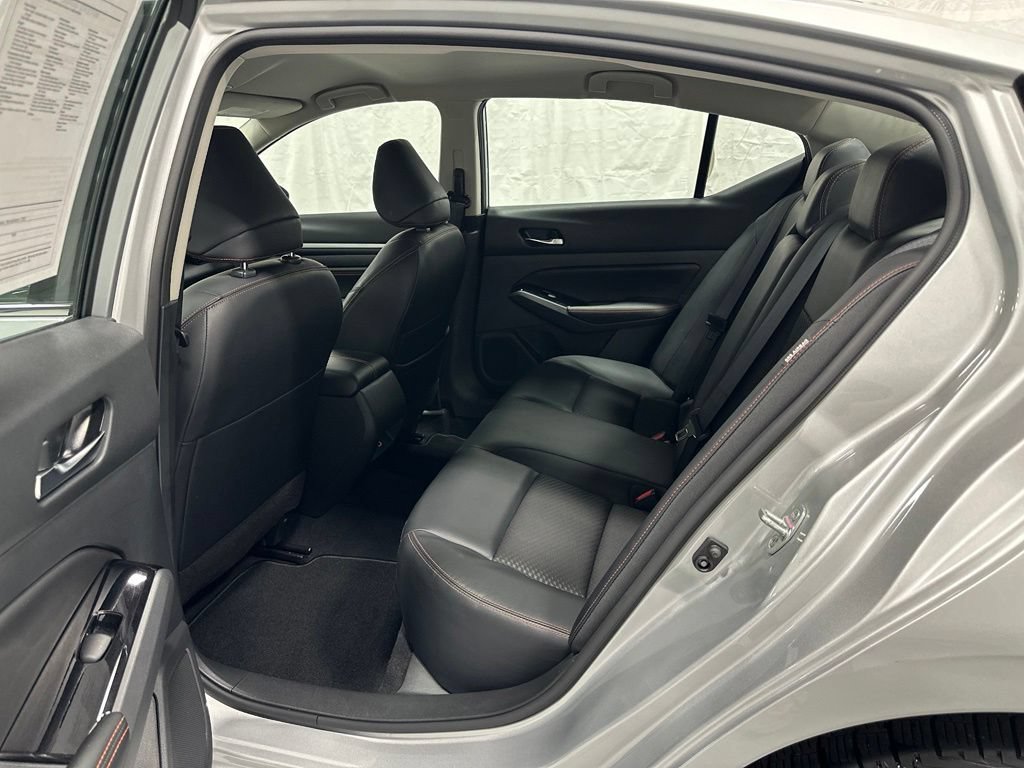 Used 2023 Nissan Altima 2.5 SR FWD image 41