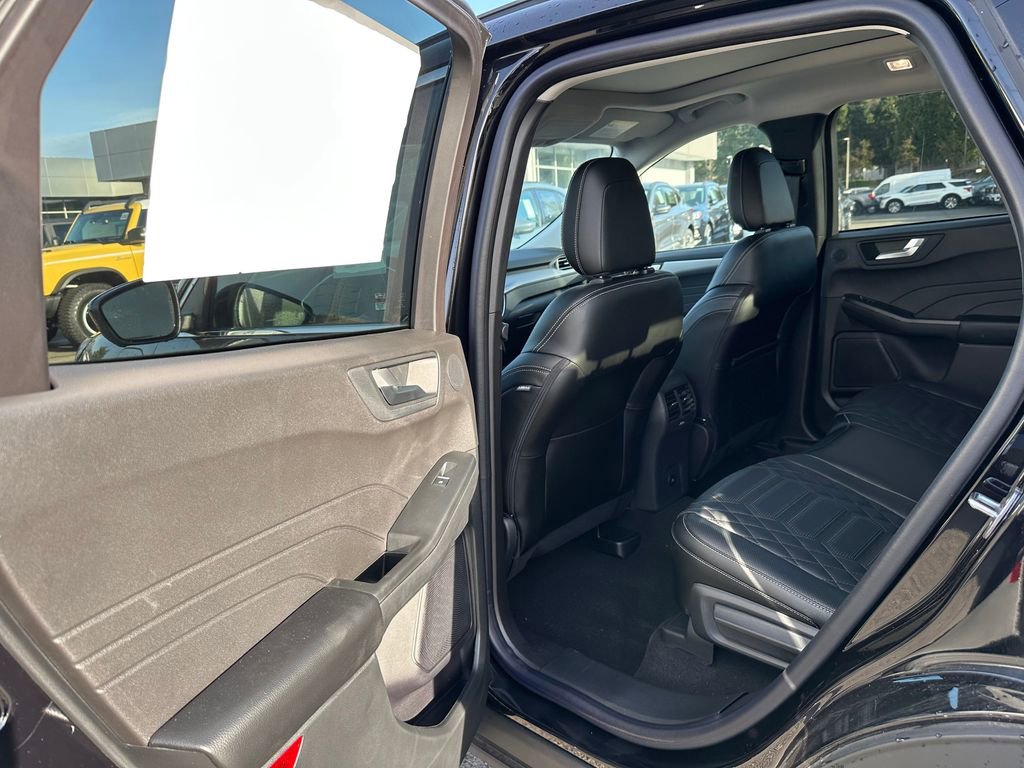 New 2024 Ford Escape SE w/ PHEV Premium Package FWD image 16
