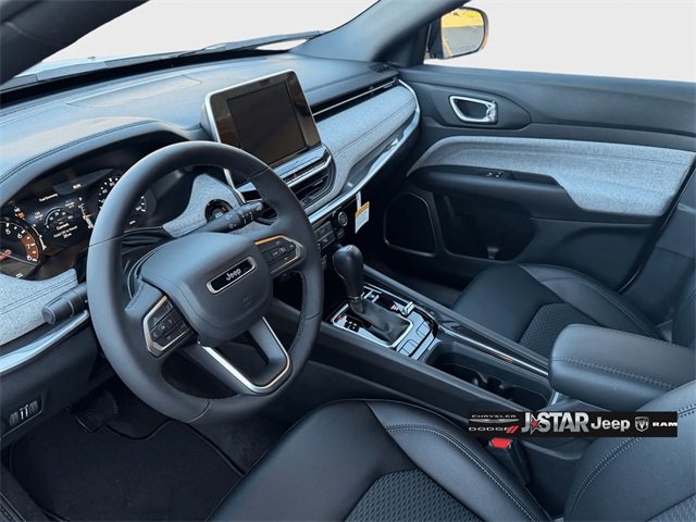 New 2026 Jeep Compass Latitude image 11