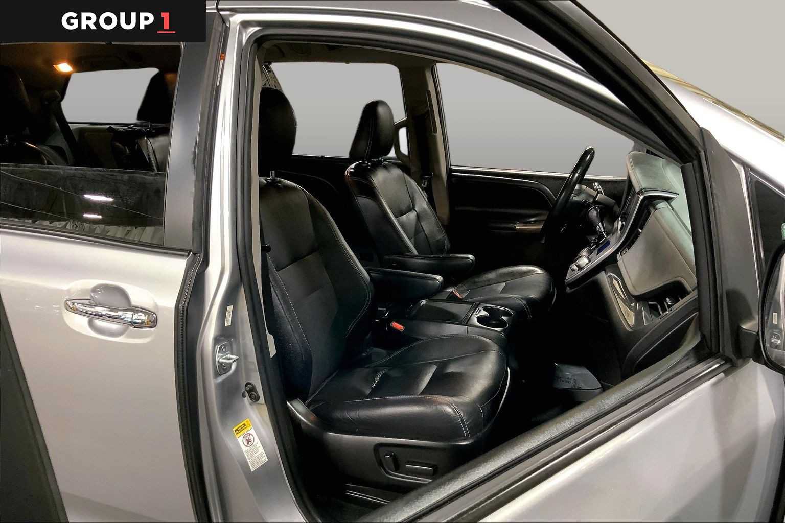 Used 2017 Toyota Sienna SE FWD image 9