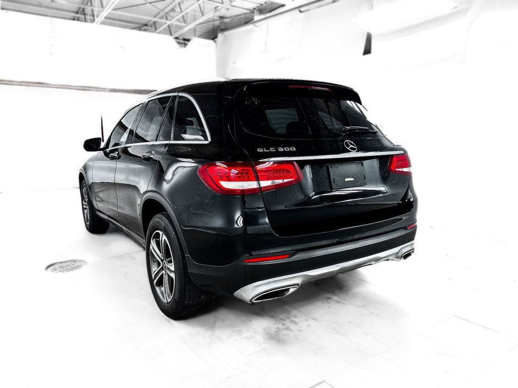 Used 2018 Mercedes-Benz GLC 300 4MATIC w/ Premium Package image 4