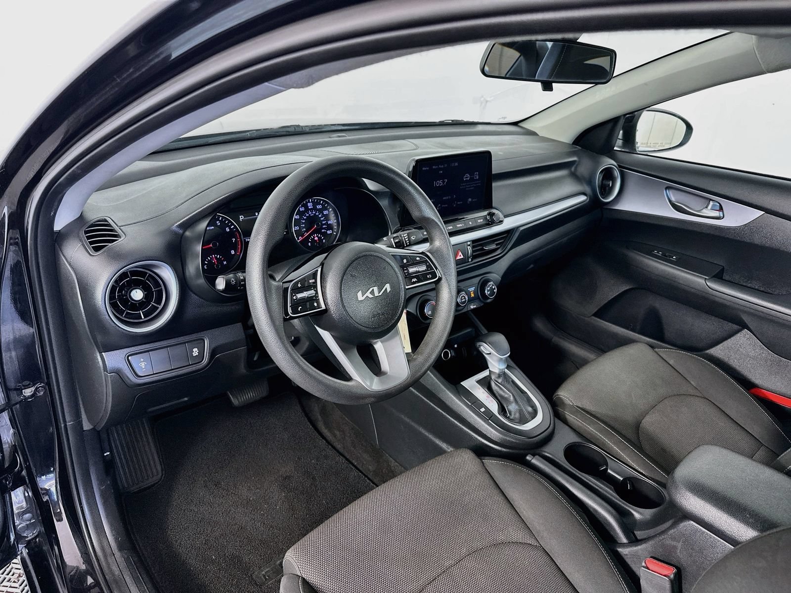 Used 2022 Kia Forte LXS FWD image 9