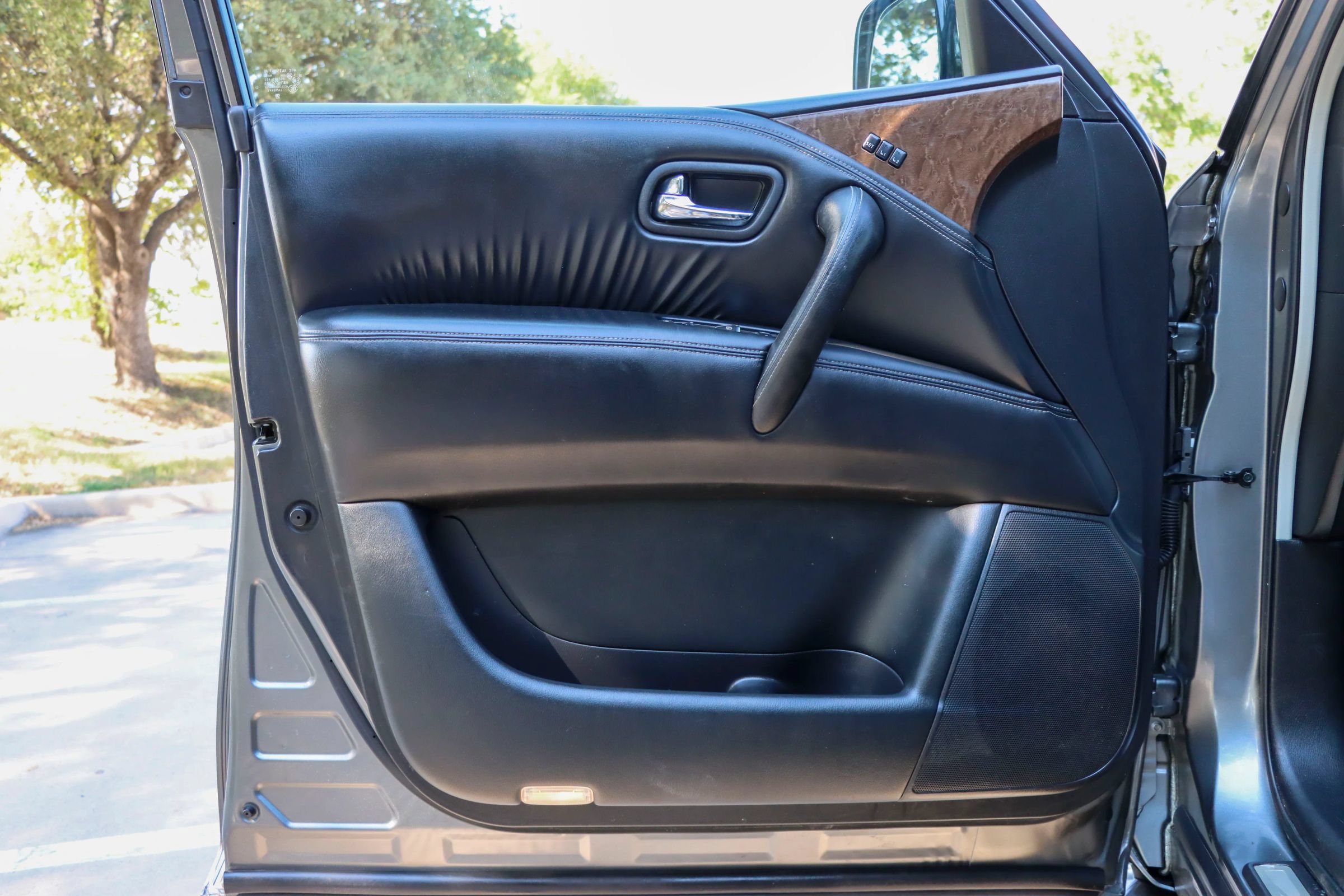 Used 2017 INFINITI QX80 4WD image 13