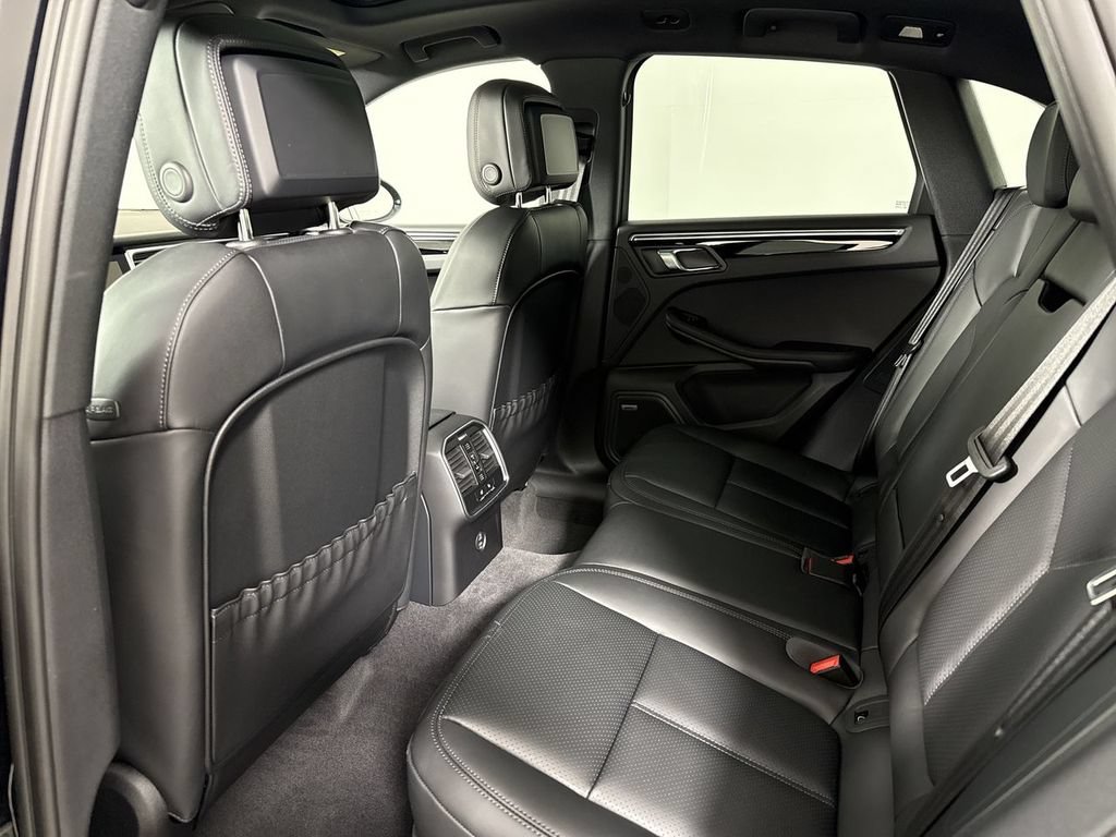 New 2026 Porsche Macan AWD/4WD image 26