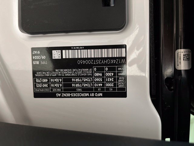 Used 2025 Mercedes-Benz Sprinter 2500 image 34
